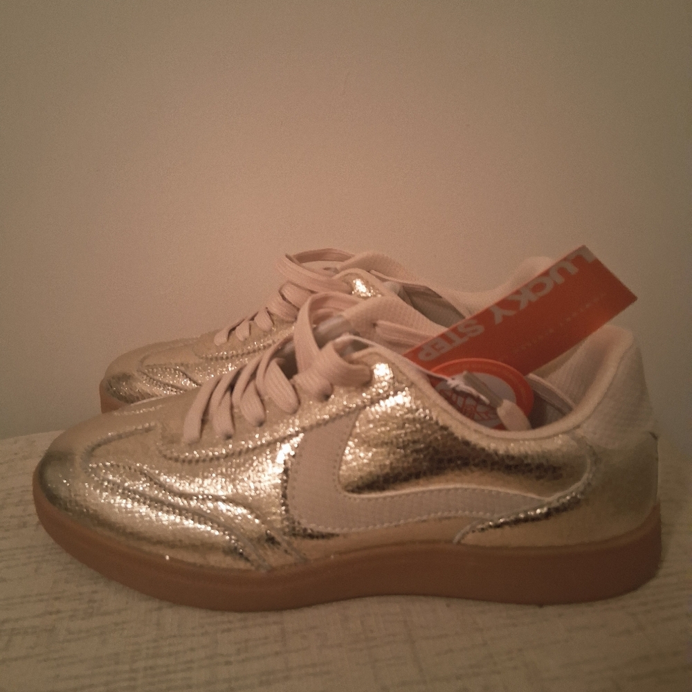 NEW Gold Women's Super Comfort Sneakers 8/8.5